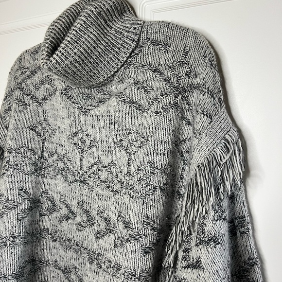 Rocky Barnes X 360 Cashmere Fringe Poncho Sweater - Picture 7 of 13